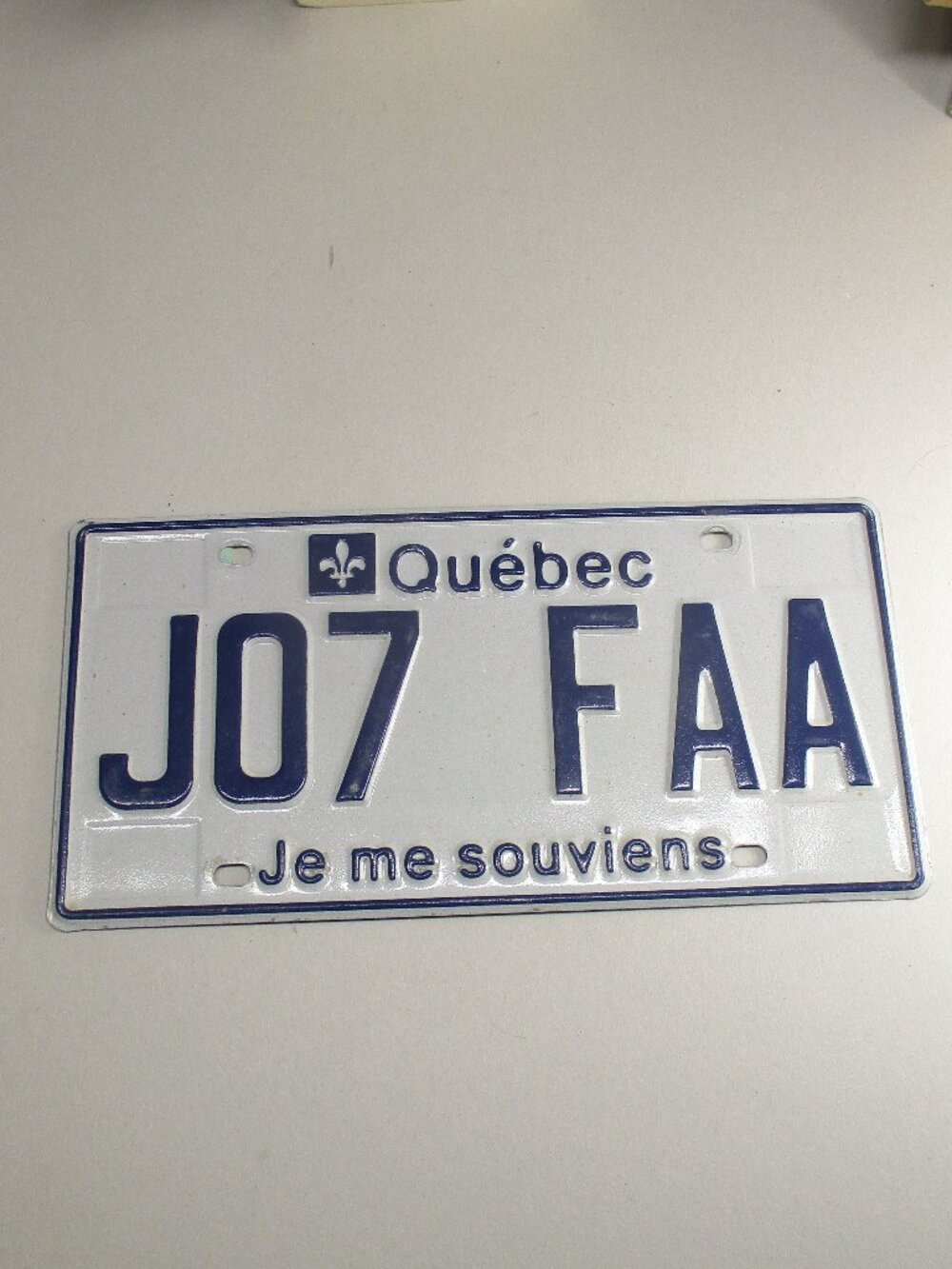 QUEBEC, CANADA 2000's LICENSE PLATE  J07 FAA  Je me souviens